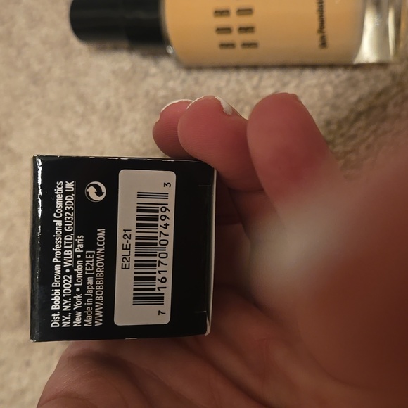 2 Bobbi Brown Skin Foundations - Picture 5 of 6